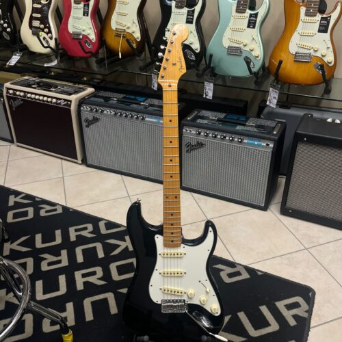 Home 133 FENDER AMERICAN VINTAGE 57 STRATOCASTER BLACK 2004 - USATO