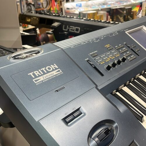 Home 128 KORG TRITON EXTREME 61 - USATO